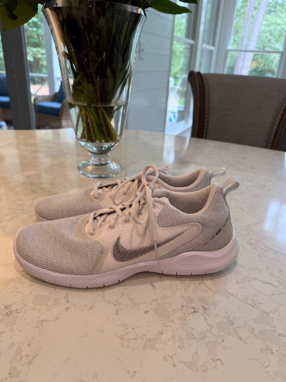 Nike Womenj's White Flex Experience Run 10 Running Sneaker Size 11